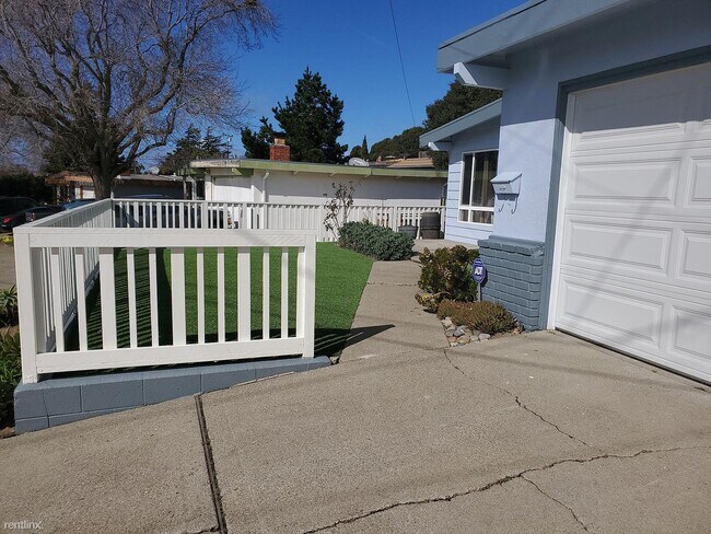 Building Photo - 3 br, 2 bath House - 1305 John Ave