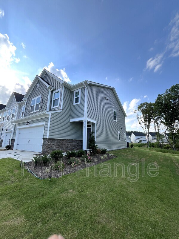 Building Photo - 147 Aster Bloom Ln