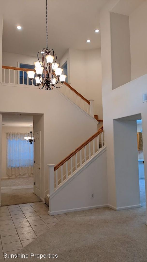 Building Photo - 5 br, 3 bath House - 3402 Edgewater Pl.
