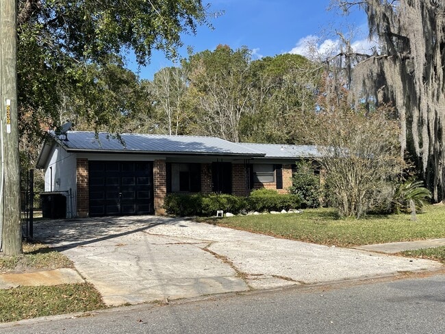 Photo - 5337 Arrowsmith Rd House