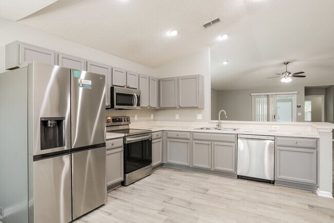 Foto del edificio - 320 Southlake Dr