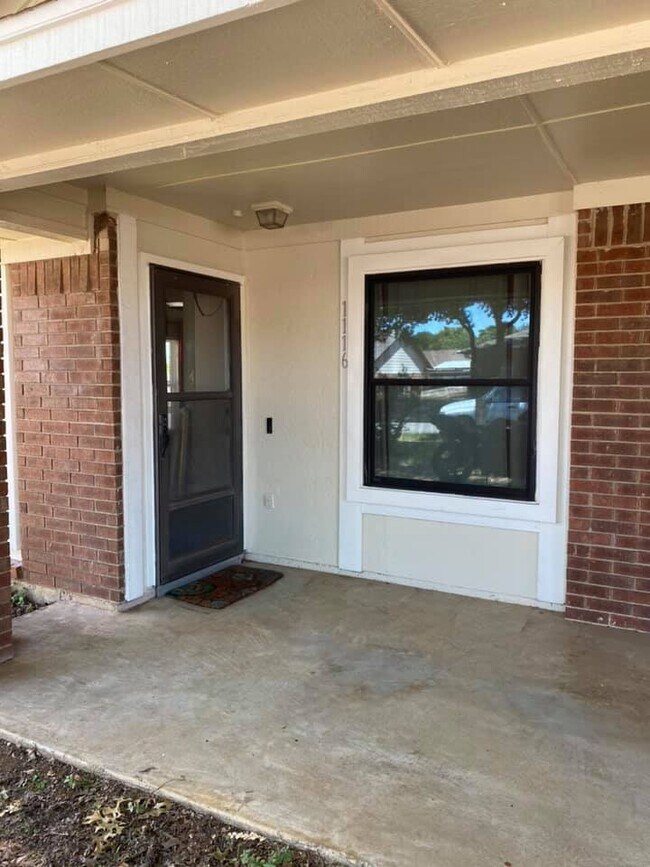Building Photo - 1116 Hialeah Path