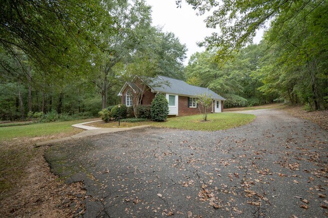 Foto del edificio - 2400 Rays Church Rd