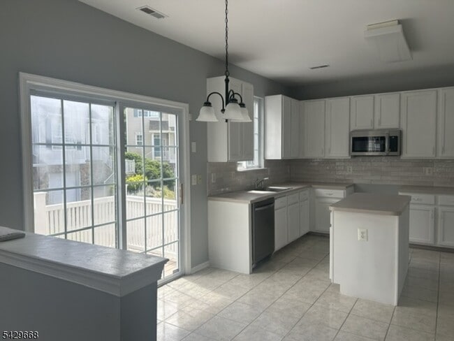 Foto del edificio - 240 Winding Hill Dr