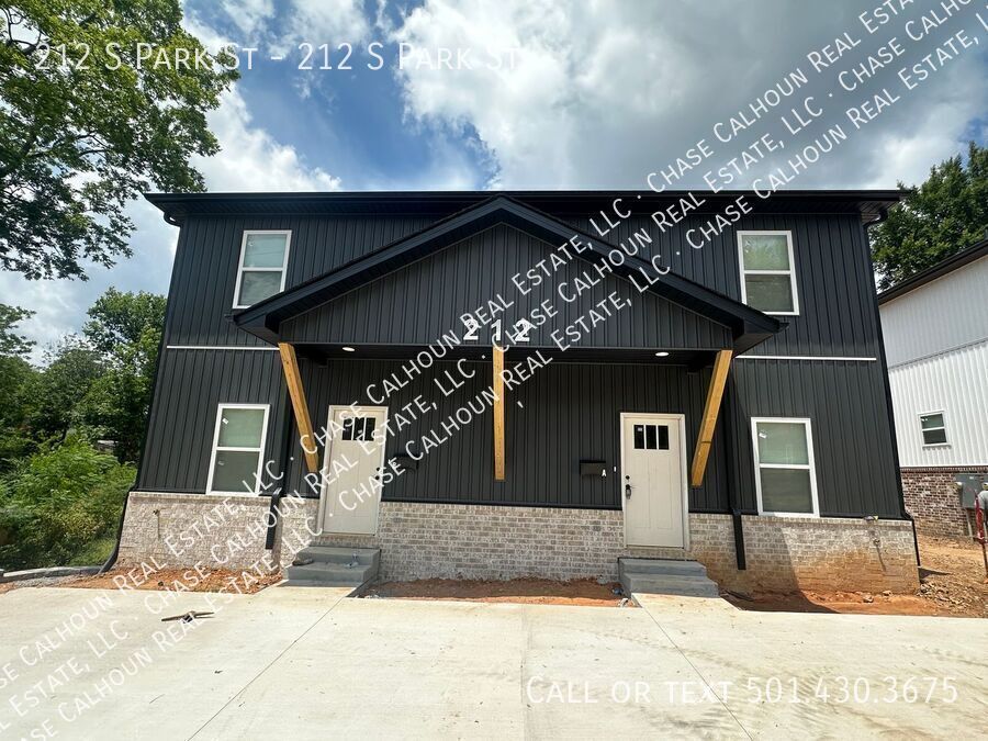 Primary Photo - 212 S Park St