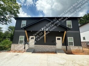 Building Photo - 212 S Park St