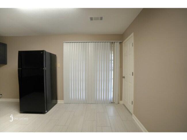 Foto del edificio - 2207 Needham St