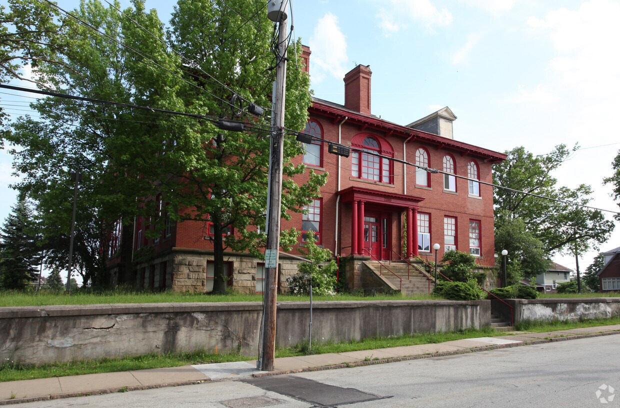 Foto del edificio - 7330 McClure Ave