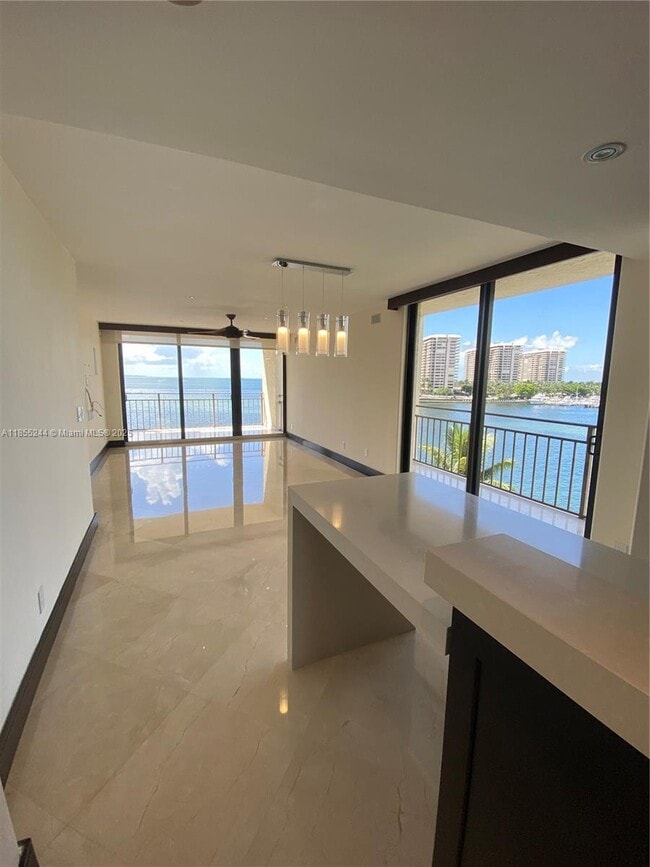 Foto del edificio - 1632 S Bayshore Ct