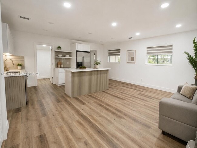 Foto del edificio - 2450 NW 168th St