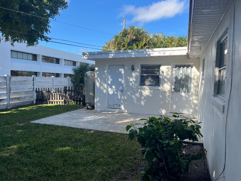 Foto del edificio - 8853 Dania Dr