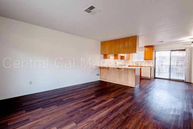 Building Photo - 8400 Laborough Dr