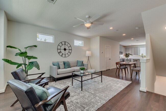 Foto del edificio - * MOVE IN SUMMER 7/30/2027 * 5-Bed 5.5 Bath Walking Distance to the TCU Campus