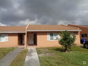 Building Photo - 811 SW 12th Pl