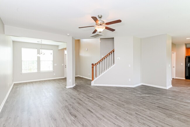 Building Photo - Wonderful 4 Bedroom with Great Location!