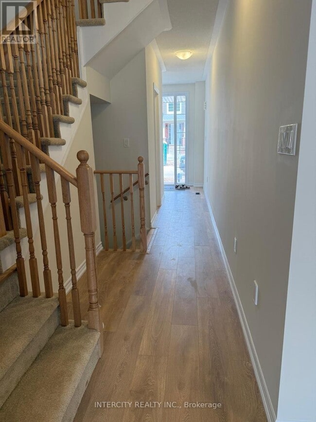Photo du bâtiment - 151 Sanders Rd
