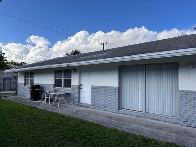 !SPECIAL OFFER! 3 bed/2 bath in downtown Fort Lauderdale - !SPECIAL OFFER! 3 bed/2 bath in downtown Fort Lauderdale Apartment