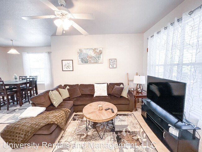 Building Photo - 2 br, 2.5 bath House - 621 SW 10th Street ...