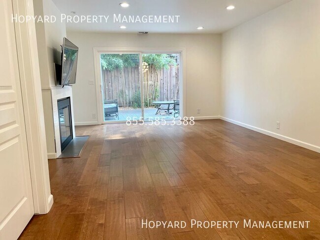 Building Photo - AVAILABLE NOW! Close to downtown Palo Alto!