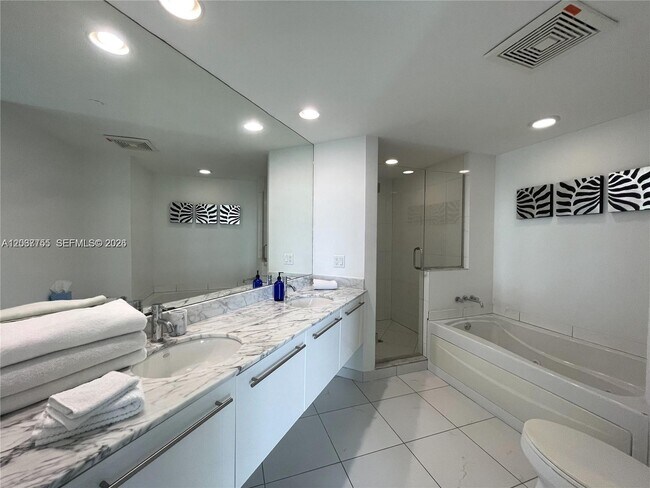 Building Photo - 500 Brickell Ave