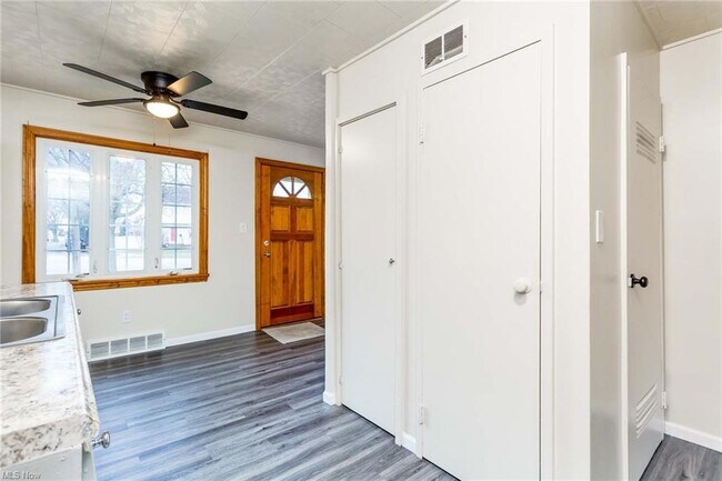Building Photo - 17209 Puritas Ave