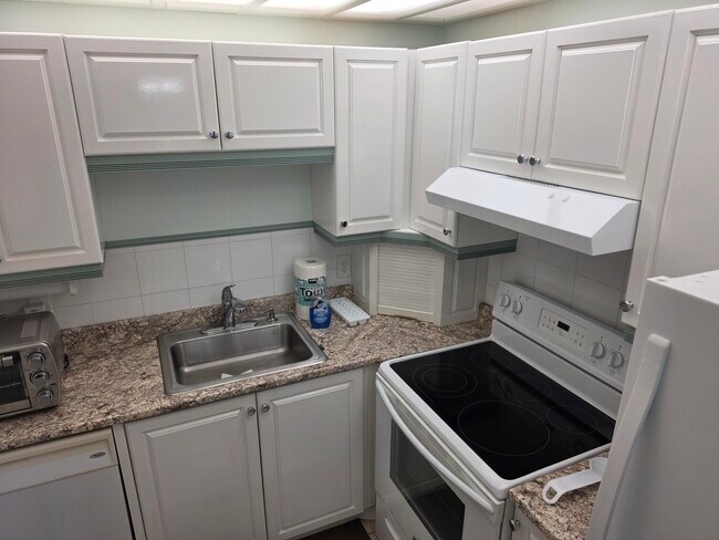 Building Photo - 15 Markham E