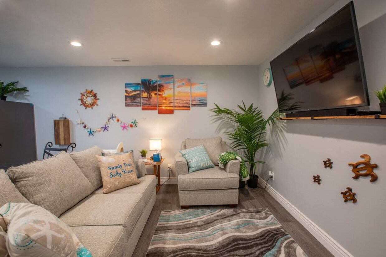 Foto principal - 671 E Center St