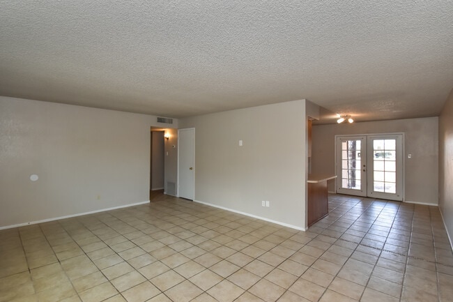 Building Photo - 2490 W Yowell Ct