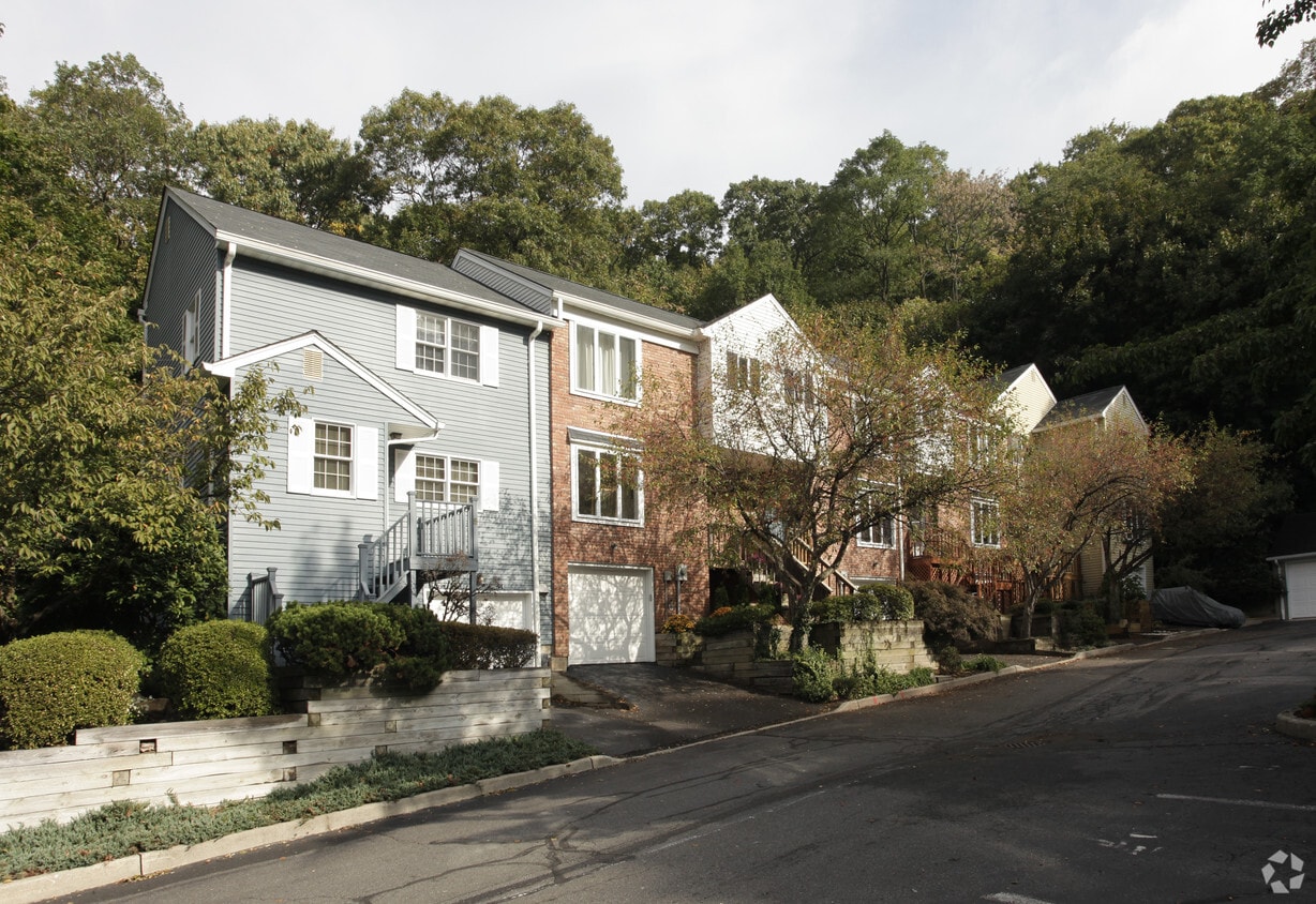 Bell Harbour Mews Apartments in Port Jefferson, NY