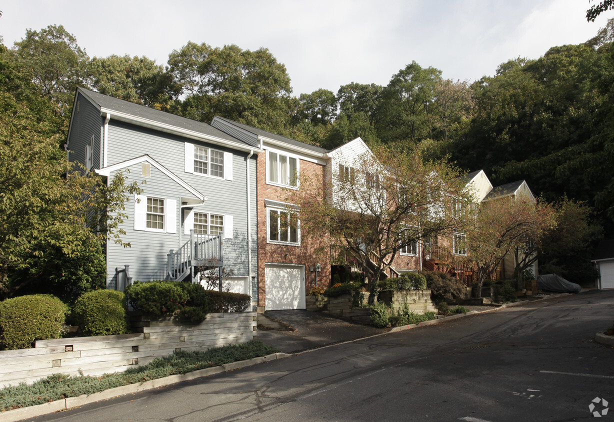 Primary Photo - Bell Harbour Mews