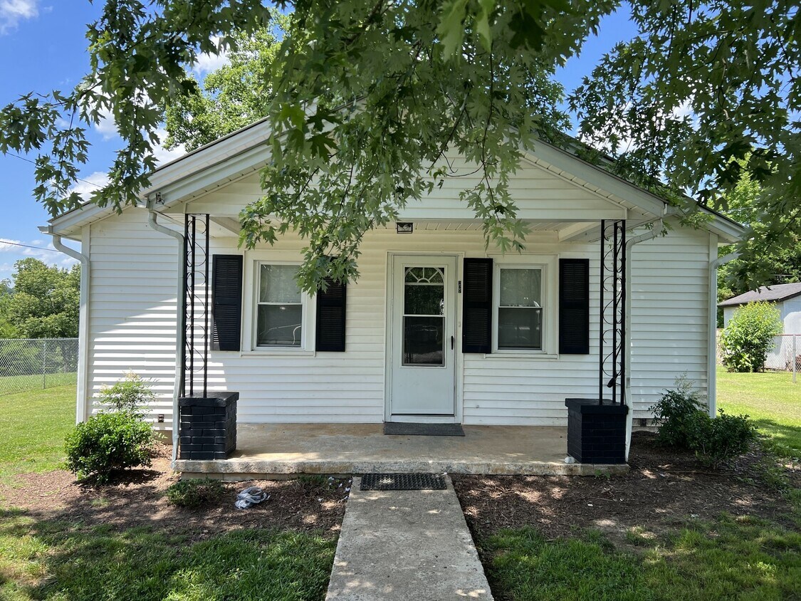 227 Hillcrest Dr, Carthage, TN 37030 House Rental in Carthage, TN
