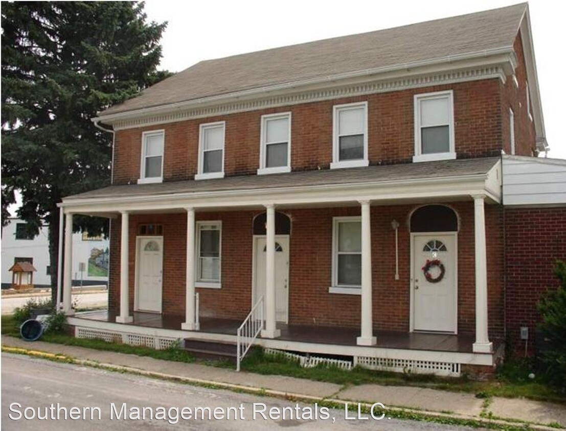Primary Photo - 2 br, 1 bath House - 4 E. Main St. Apt. B