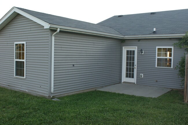 Building Photo - 92 Apple Tree Way