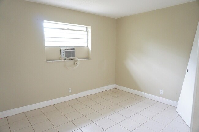 Foto del edificio - 1601 W 37th St