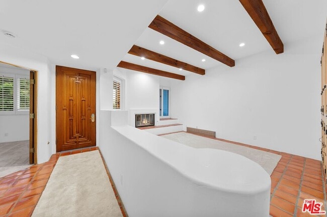 Building Photo - 15500 Sunset Blvd