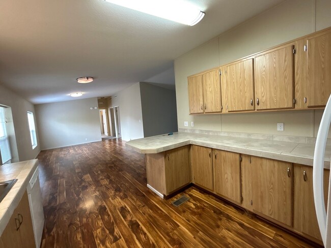 Building Photo - 4 Bedroom / 2 Bath Manufactured Home in SW...
