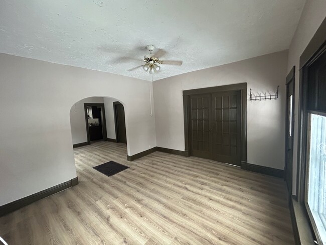 Foto del edificio - 711 E 6th Ave