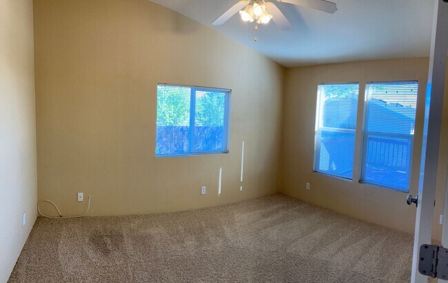 Foto del edificio - 33049 Bird Rd