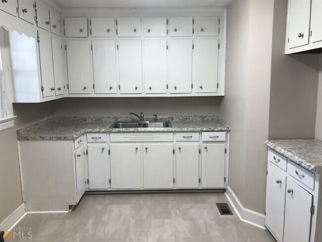Foto del edificio - 806 N Greenwood St