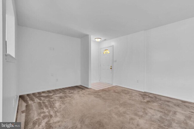 Foto del edificio - 155 Steeplechase Ct