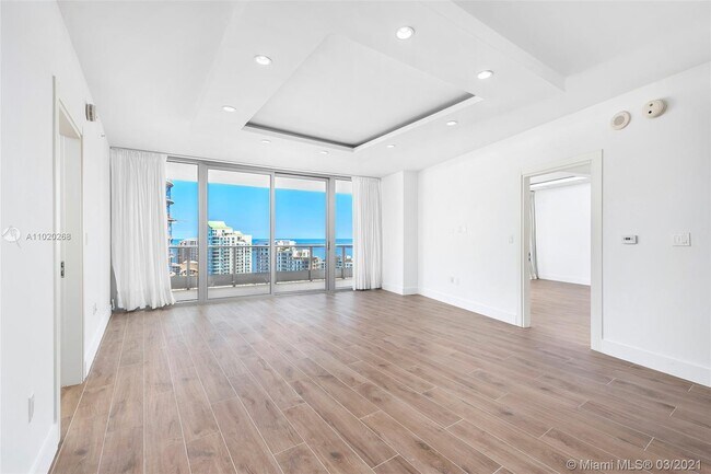 Building Photo - 200 Biscayne Blvd Way