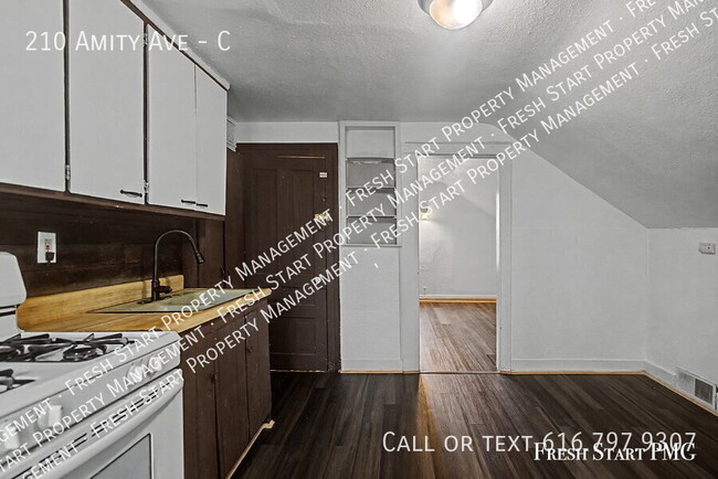 Building Photo - 210 Amity Ave