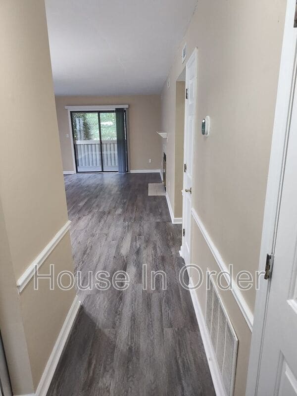 Foto del edificio - 301 Abbey Cir