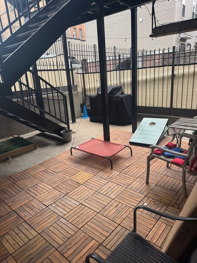Foto del edificio - 619 N Racine Ave