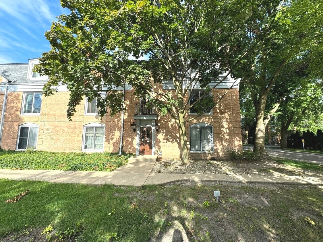 Primary Photo - 1447 Shermer Rd