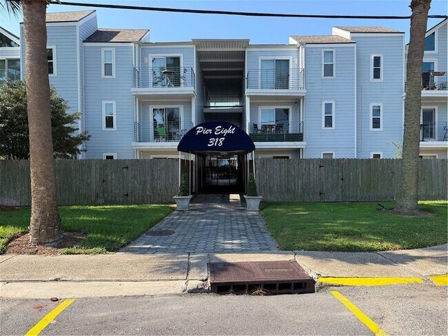 Building Photo - 318 Lake Marina Ave
