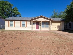 Building Photo - 1826 Bel Air Dr
