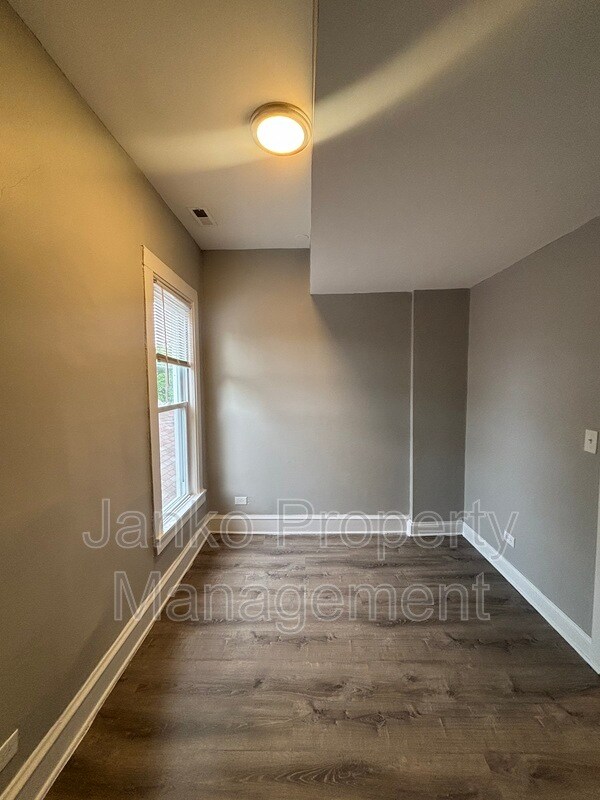Building Photo - 1355 E 76th St