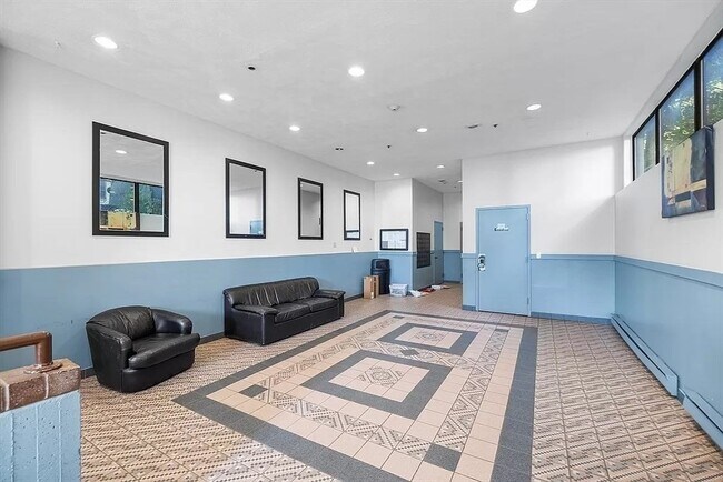 Building Photo - 39 Parlin St