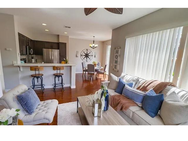 Foto del edificio - 5444 Mandarin Cove